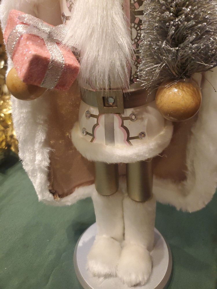 Holiday Lane White Cape Nutcracker Holding Tree & Gift. NEW