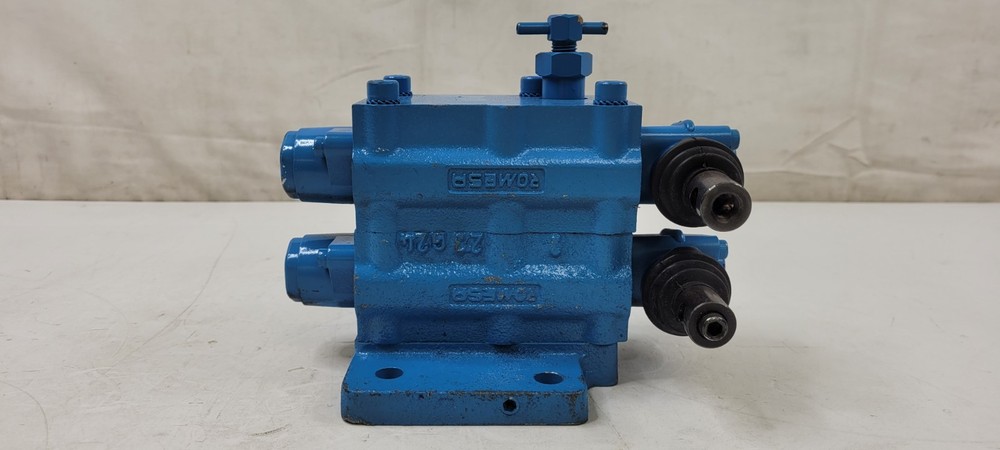 Romesa Double Hydraulic Spool Control Valve 23G24