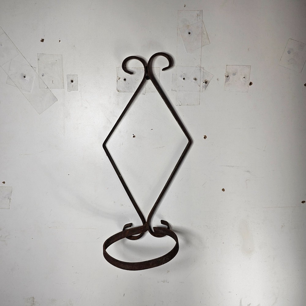 Single Pot Scroll Metal Wall Planter Rusty 14.5"H