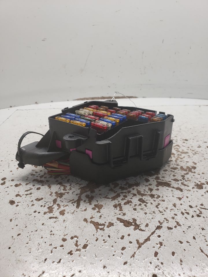 Used Fuse Box Engine fits: 2003 Volkswagen Jetta engine compartment Grade A