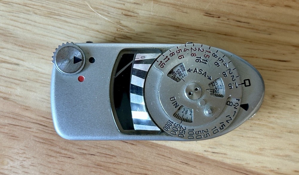 Leicameter MC External Exposure Light Meter Chrome, Reacts To Light