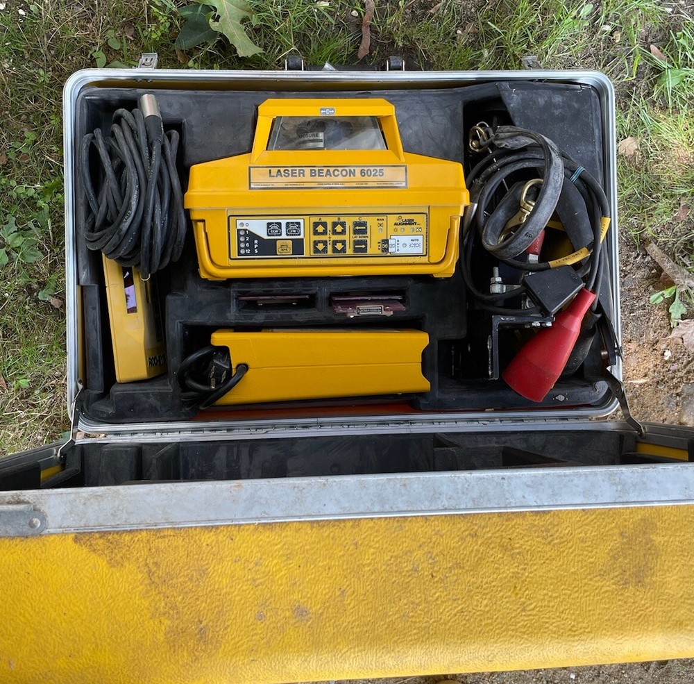 Laser Alignment Laser Beacon #6025 W/ Universal A.C Converter Construction Tool