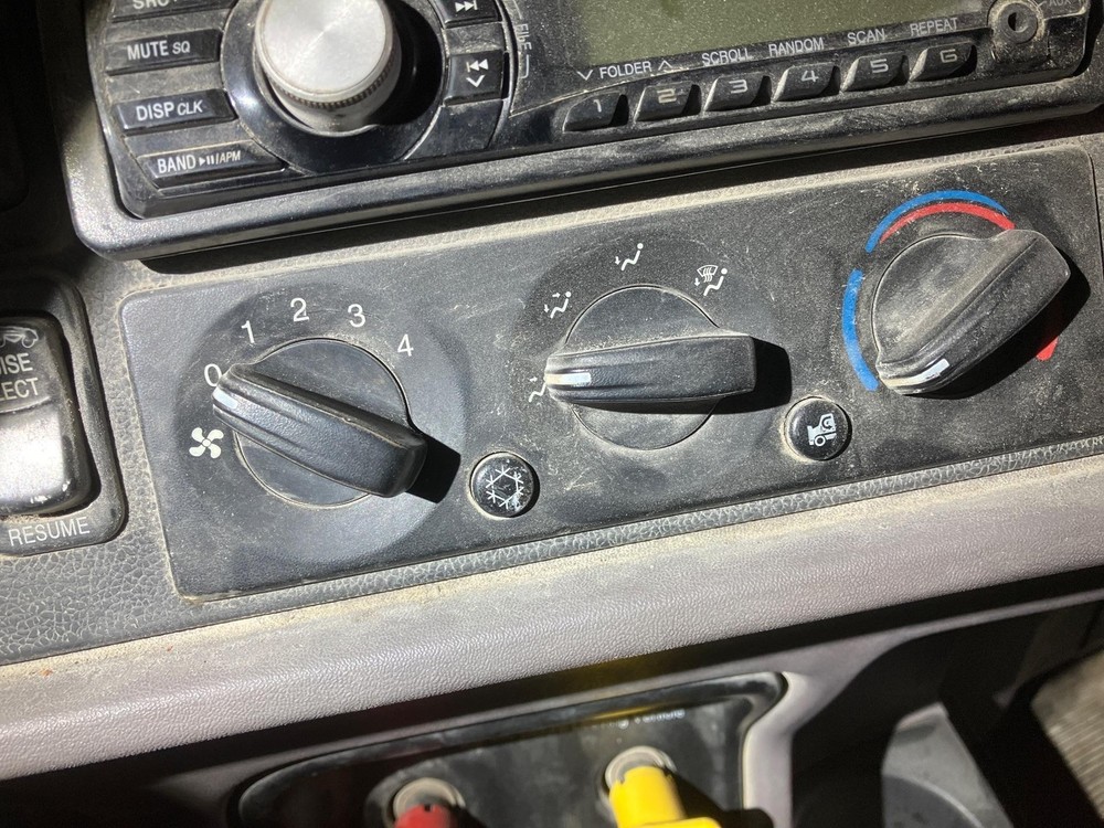 2008-2015 Peterbilt 384 Heater A/C Temperature Controls - Used