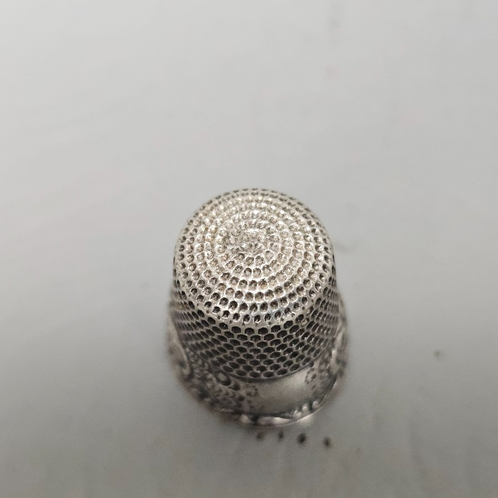 Antique Simons Brothers Silver Thimble Scroll Sterling 7