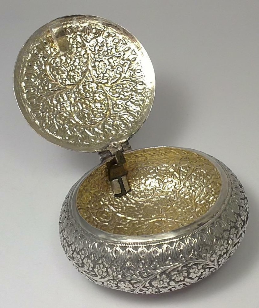 Vintage Solid Silver Squeeze Box (Tobacco/Snuff) – Middle Eastern/Asian (94g)