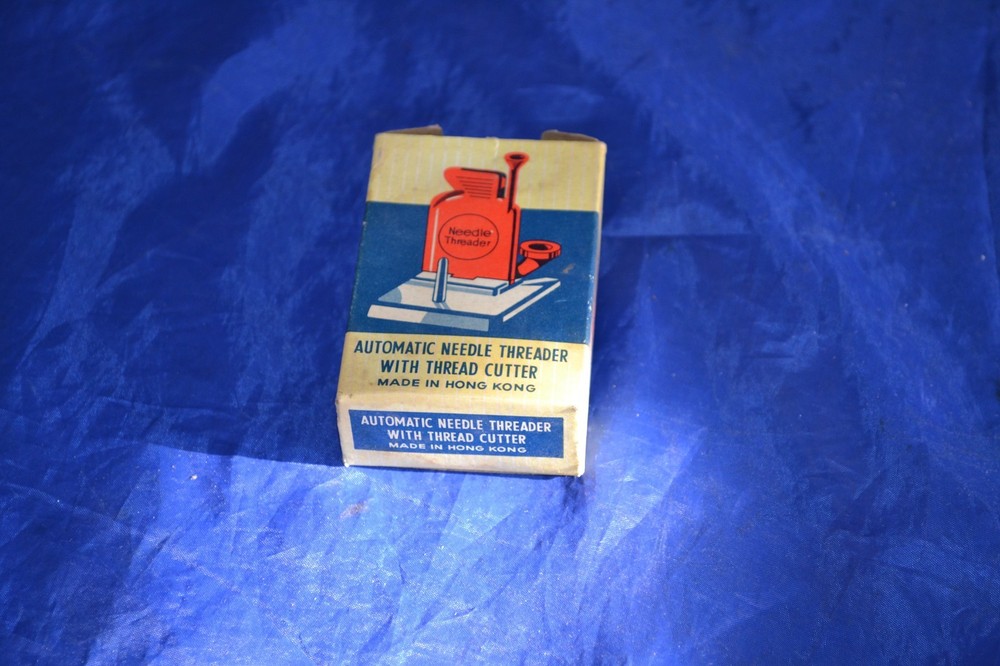 AUTOMATIC NEEDLE THREADER RED WITH THREAD CUTTER BOX AND STAND ORIGINAL VINTAGE