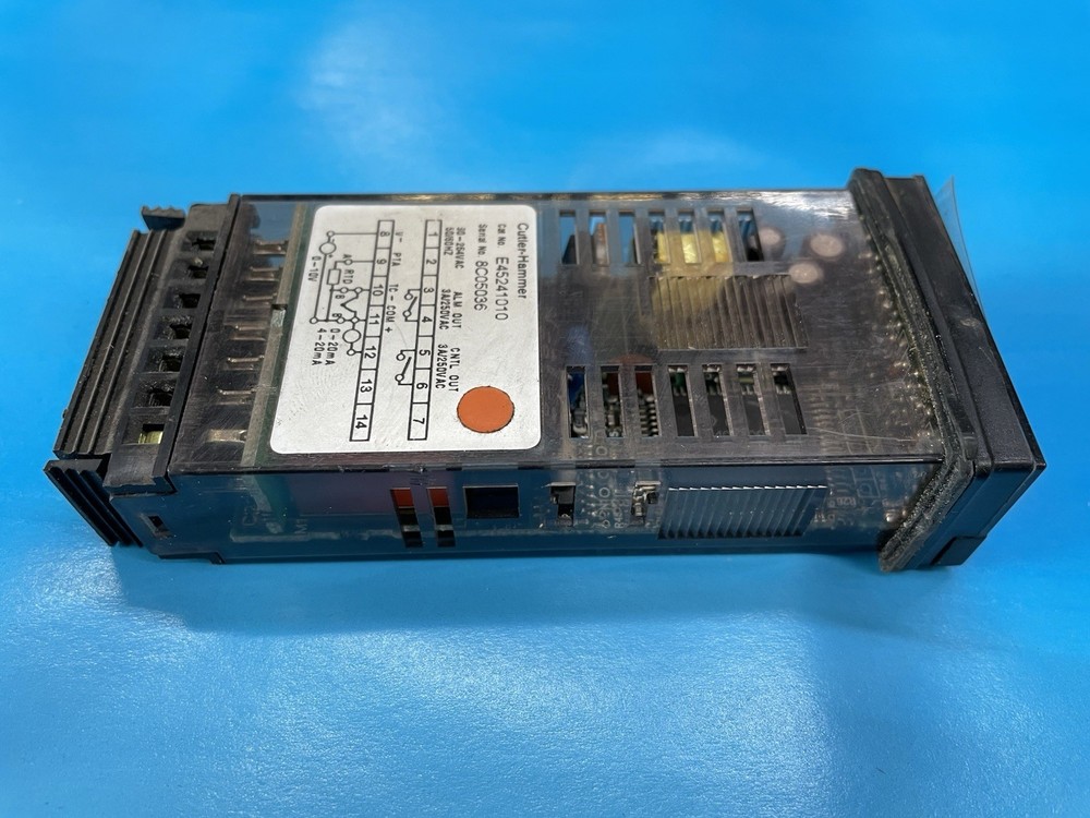 Cutler-Hammer E45241010 Temperature Controller