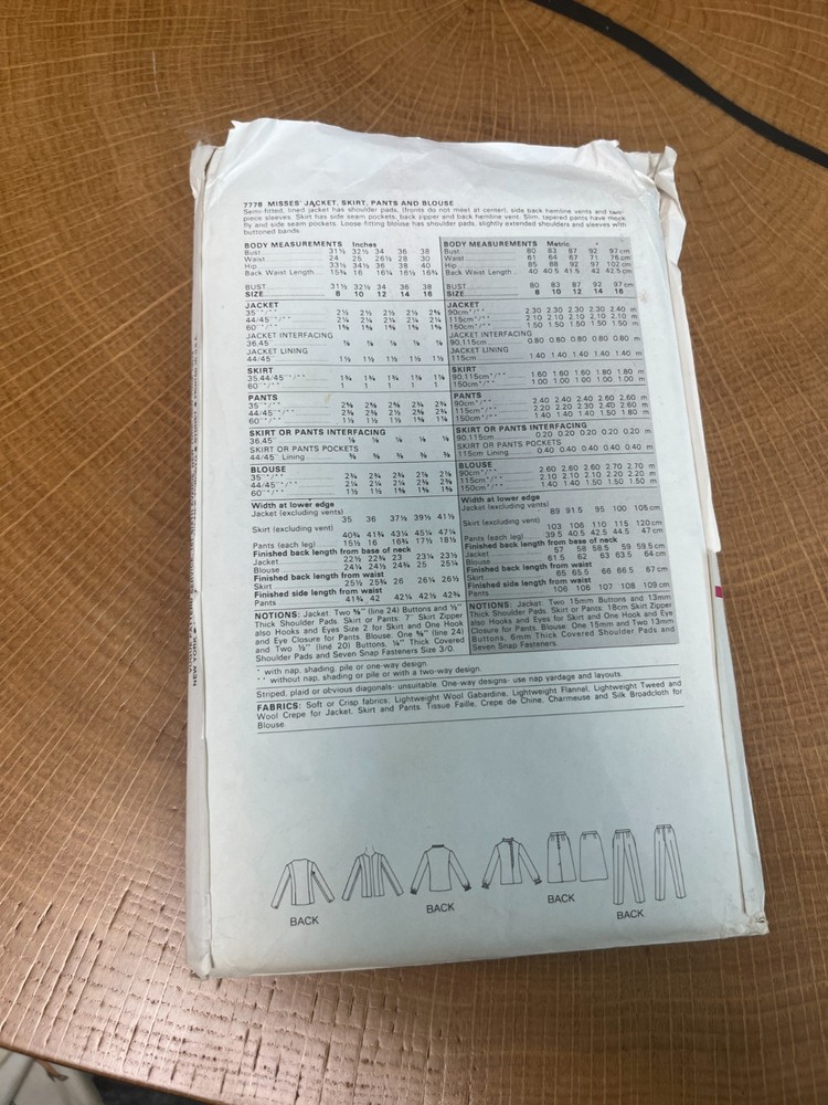 FREE SHIP! 7778 Vogue Patterns Size 10 Sewing Pattern Misses