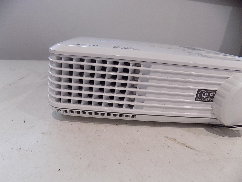 Nec NP100 DLP Projector White Includes Remote Genuine Tested Working