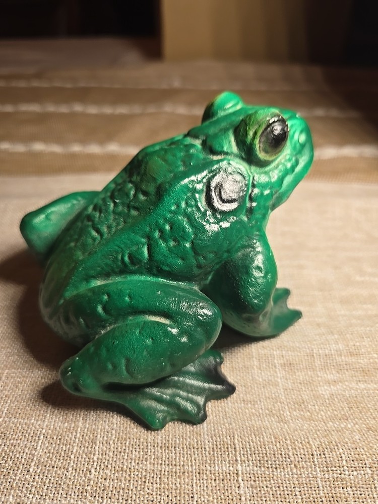 Vintage Heavy Frog Concrete