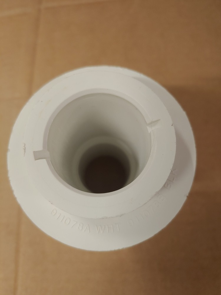 THRU HULL WHITE NYLON - STRAIGHT BARBED 1-1/2'' - FLANGE OUTER DIAMETER 2-1/8''