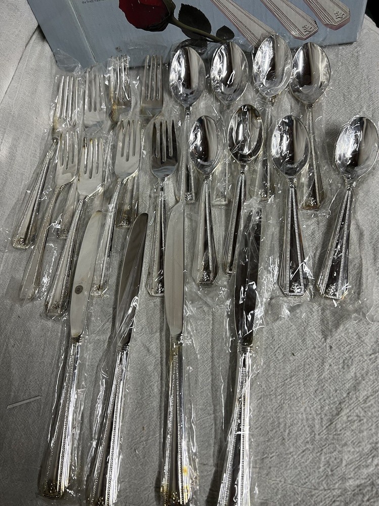 VTG. 20-PC. SILVER PLATED FLATWARE SET 4-PLACE SETTINGS REGENT SQUARE SEALED