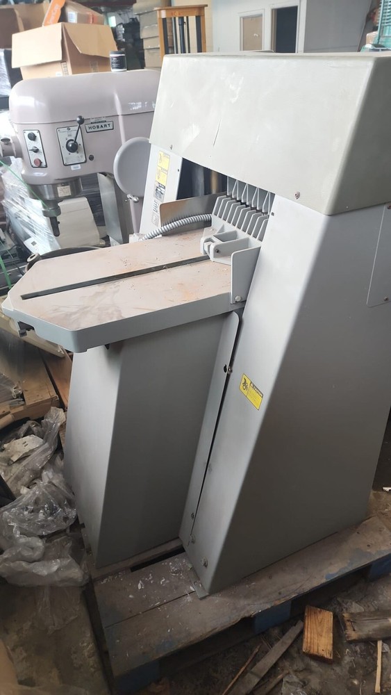 Challenge Diamond Model 193 Hydraulic Paper Cutter - 3 Phase 208 Volt