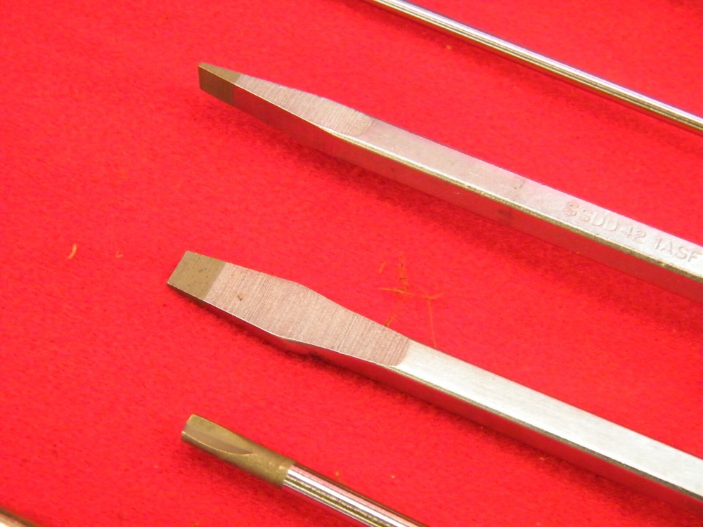 22pc Snap-on Black / Blue / Red Hard Handle Combination Screwdriver Set