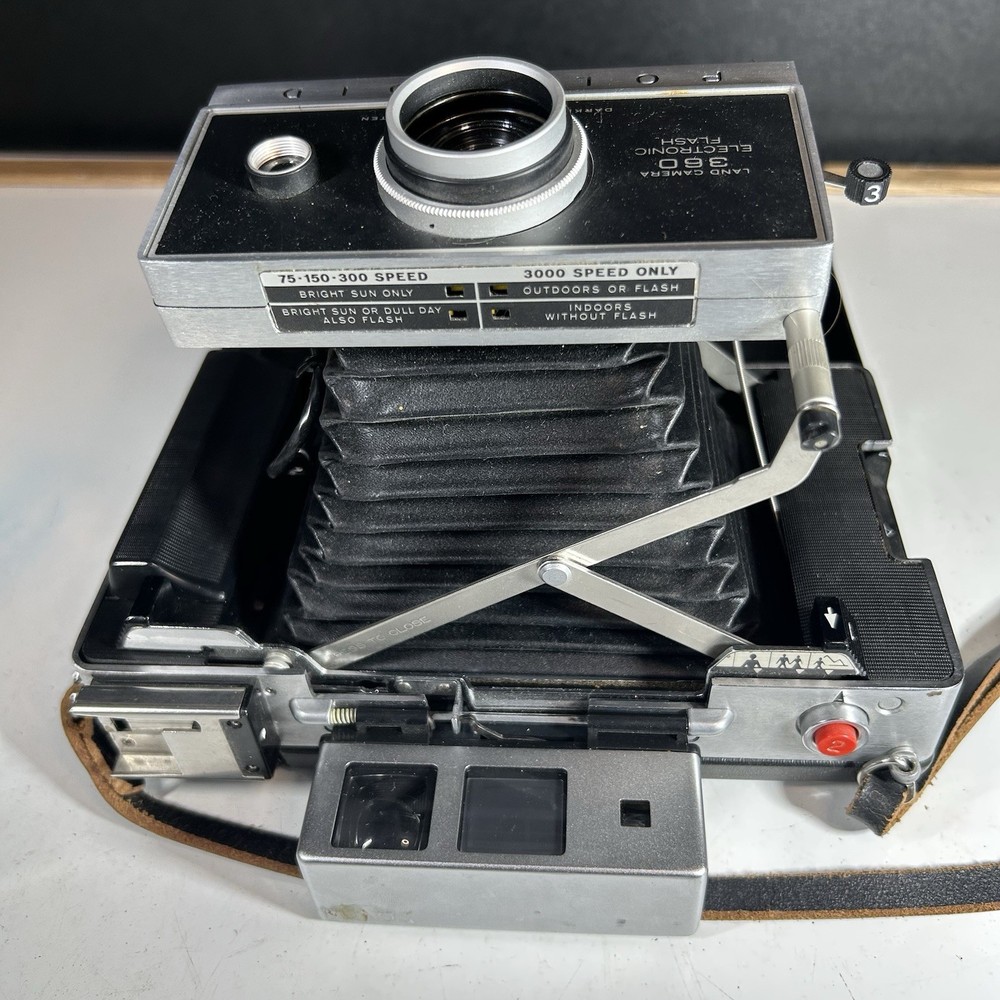 Vintage Polaroid 360 Electronic Flash Camera with Hard Case And Strap