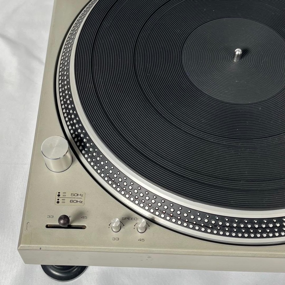 Technics SL-1200 First Generation Direct Drive Turntable Working