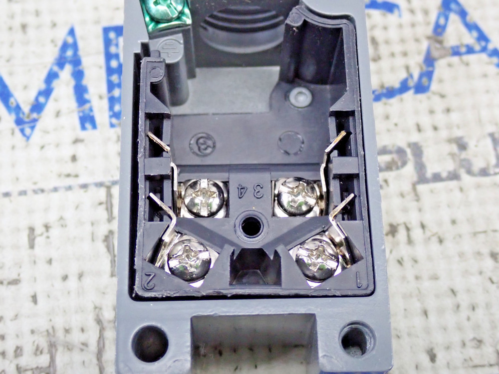 Eaton E50RA Limit Switch Single Pole Receptacle Ser A1 New