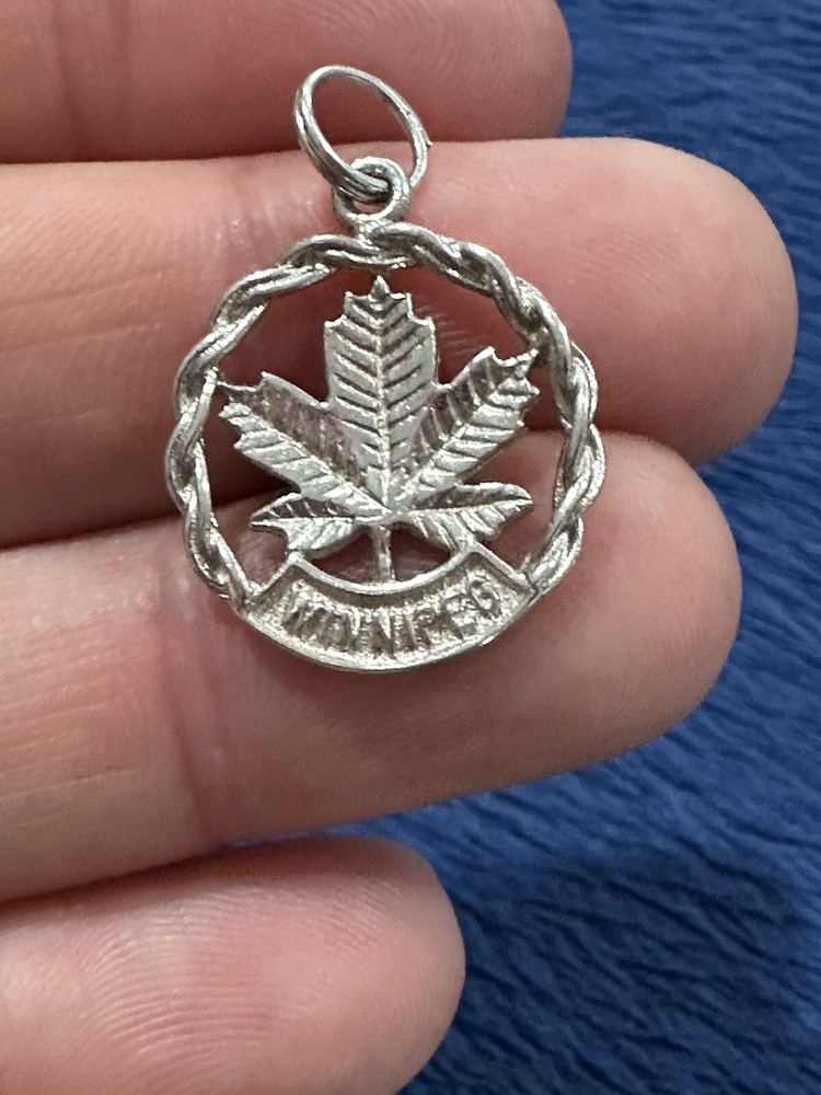 Sterling Silver 925 Winnipeg Leaf Charm, 1in