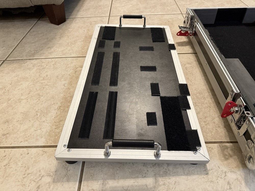 Gator GTOUR Flight Case for DJ Controller