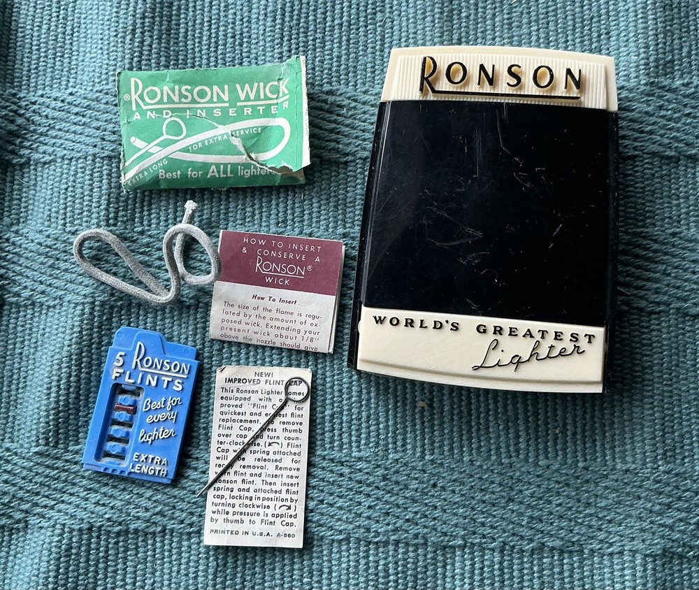 Vintage Ronson Capri Lighter Silver with original display box - extra flint wick