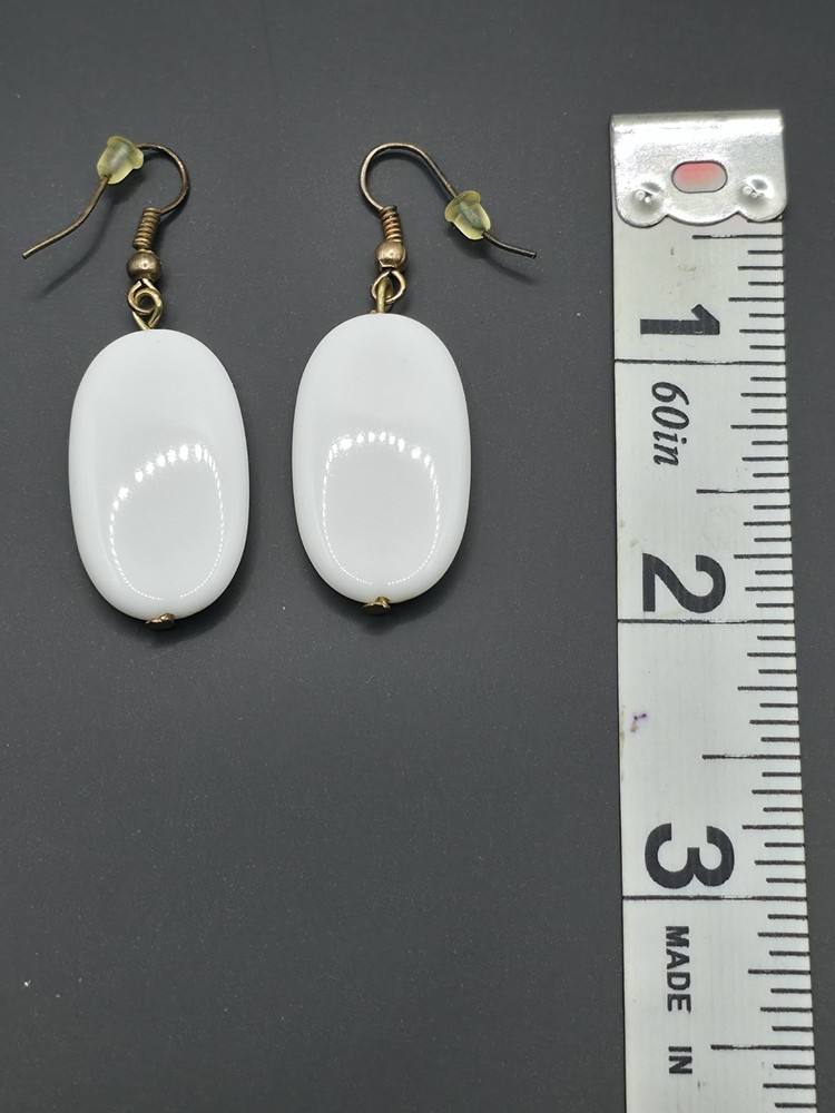 VTG White Minimalist Dangle Hook Earrings 1 1/2"