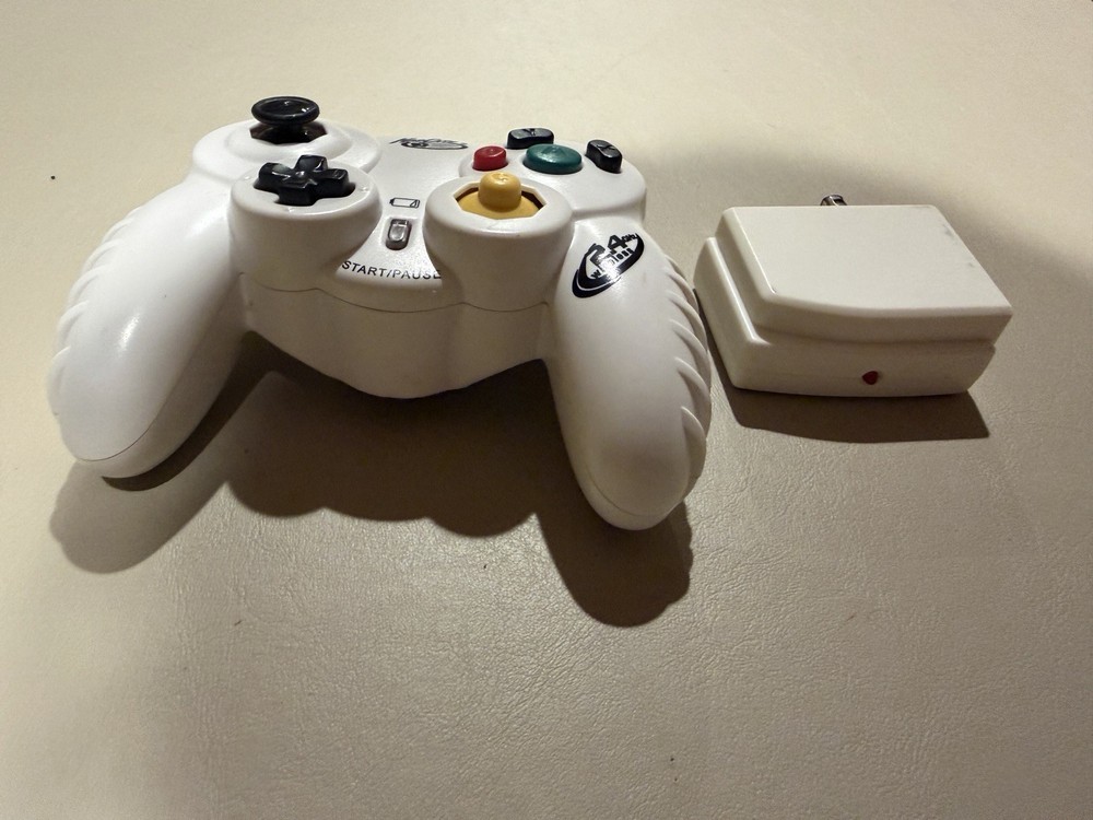 Mad Catz Wireless GameCube Controller White + Dongle