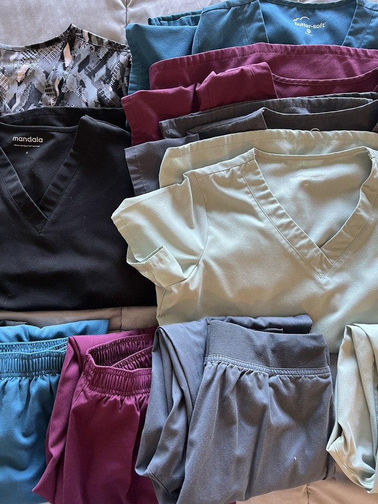 UA Butter Soft Size S-XS Scrub Set cargo Joggers, Pockets