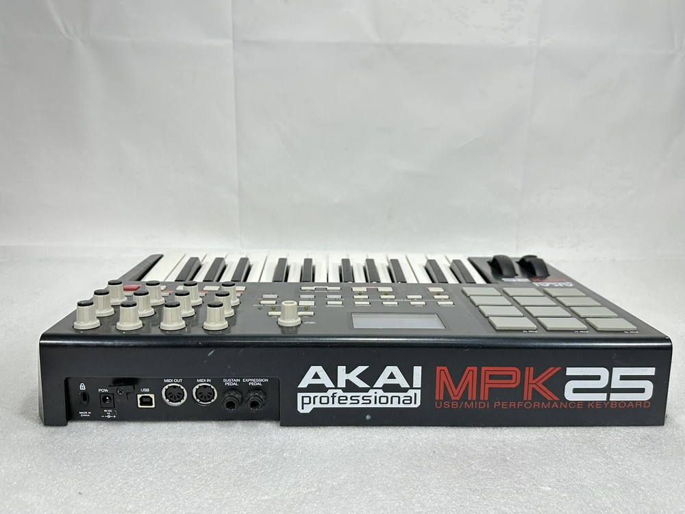 AKAI MPK25 ~ 25-key Keyboard Controller with MPC Pads ~ Working