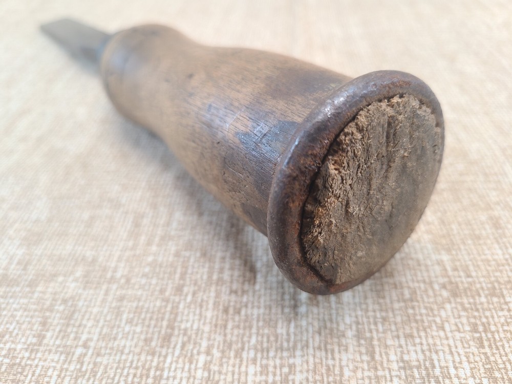 Vintage 7/8" Goldenberg Square Edge Tang Bench Chisel