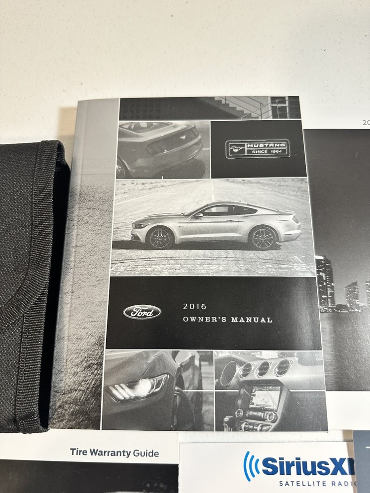 2016 Ford Mustang Owner's Manual Set