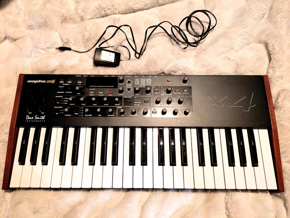 Dave Smith Mopho x4 DSI Analog Poly Synth Keyboard Curtis Filter Wood Sides