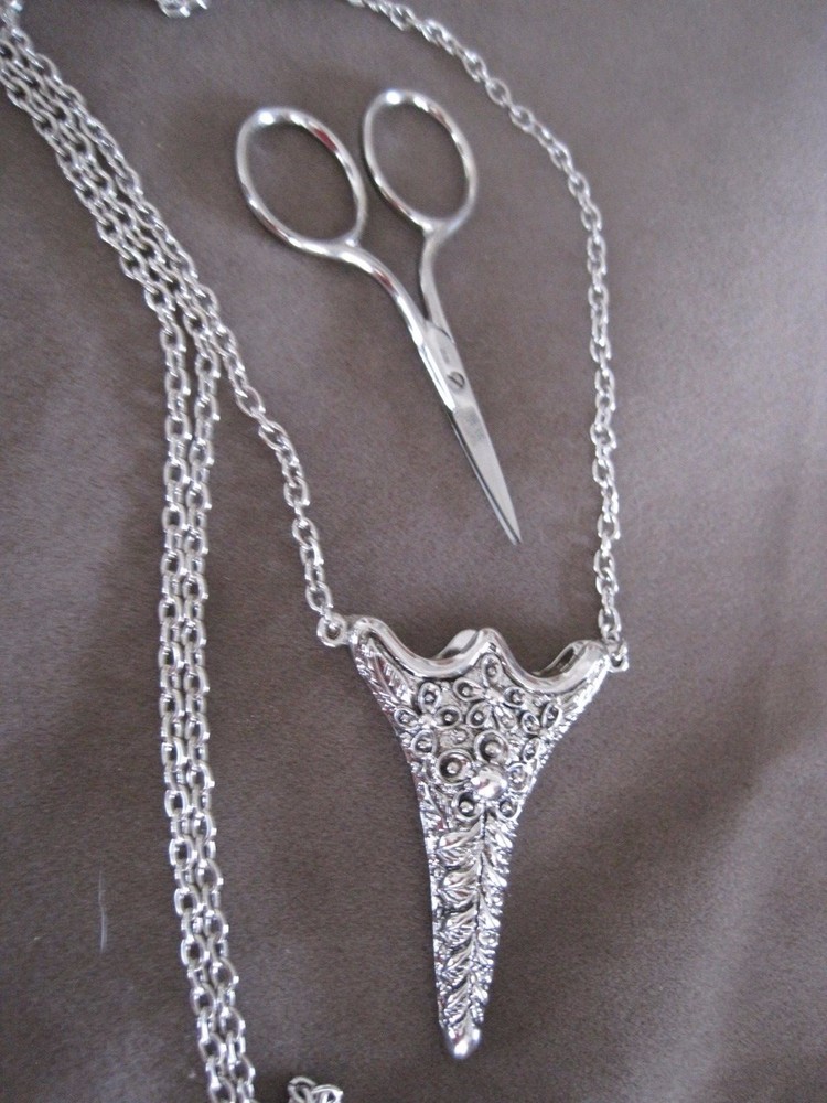 Necklace w/ Scissors Italy