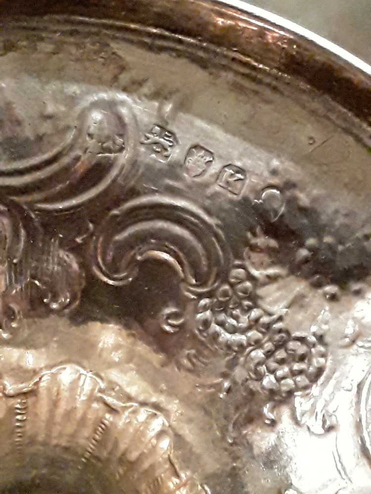 GEORGIAN STERLING SILVER THOMAS DANIEL CHALITE /GOBLET REPOUSSE SCROLL & FLORAL