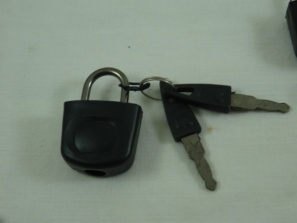 2 Padlock w/pair keys black 1.5" NEW