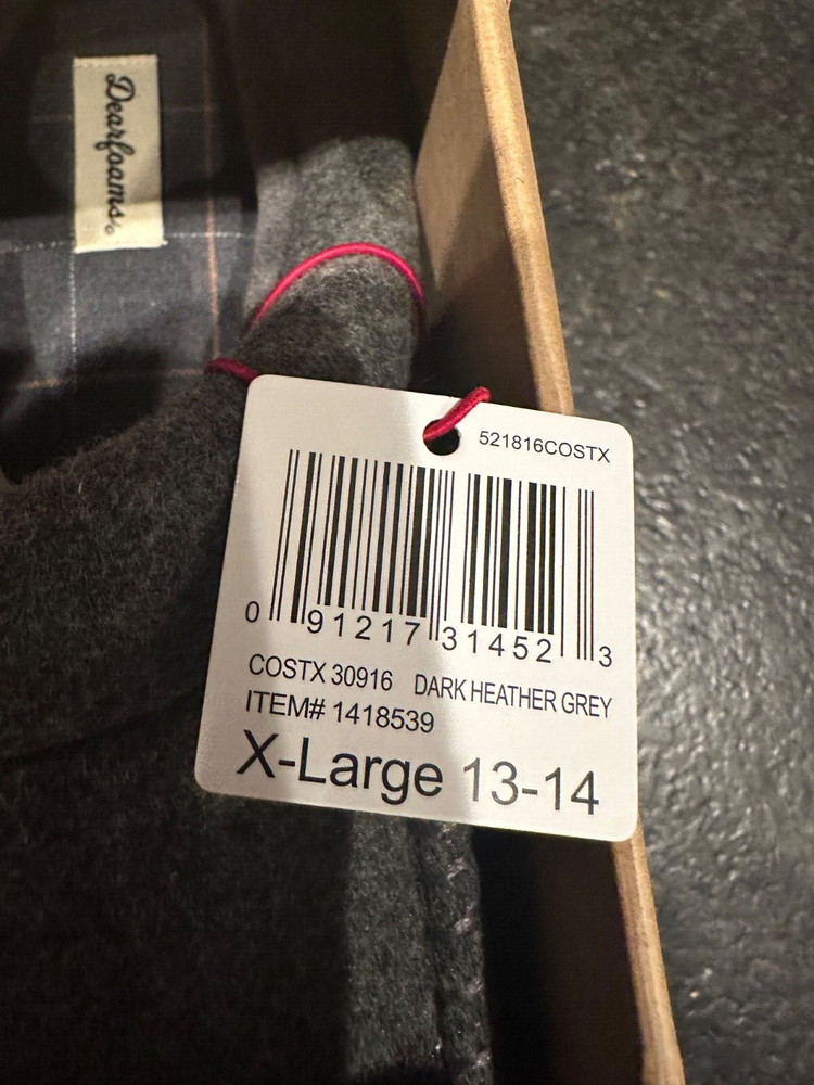 Deerforms Men' Slippers NIB Never Worn