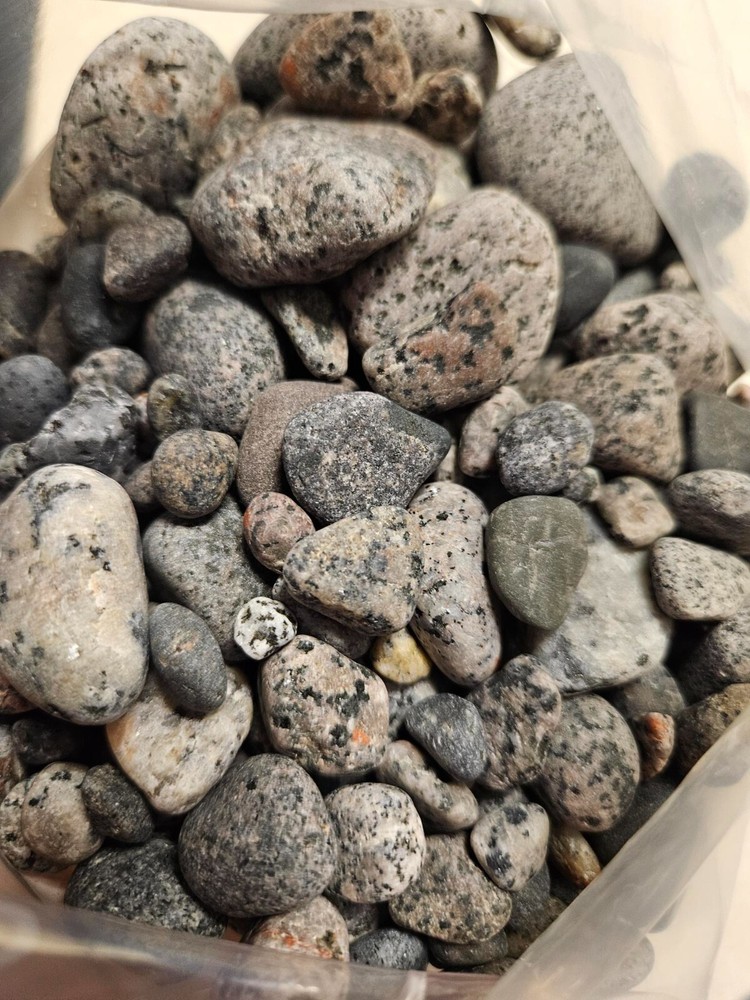 Fluorescent Yooperstone Sodalite Mineral Kit Includes a Mini-UV 365nm flashlight