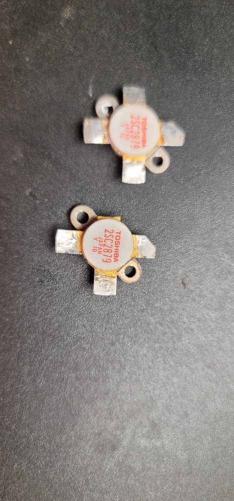 2 TRANSISTORS  TOSHIBA  2SC2879  FOR HF TRANSCEIVER  OR LINEAR