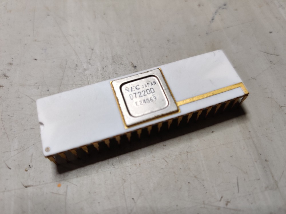 NEC D7220D High Performance Graphics Display Controller CDIP-40 Vintage Chip