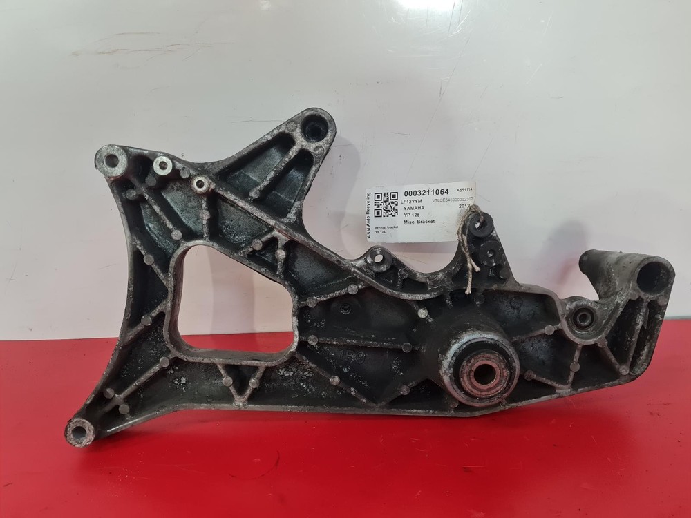 2012 YAMAHA YP 125 EXHAUST BRACKET