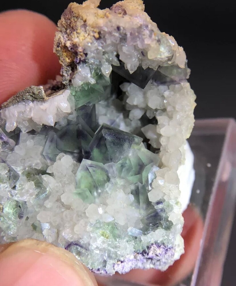 Natural rare octahedral pyrolytic geodes come from China