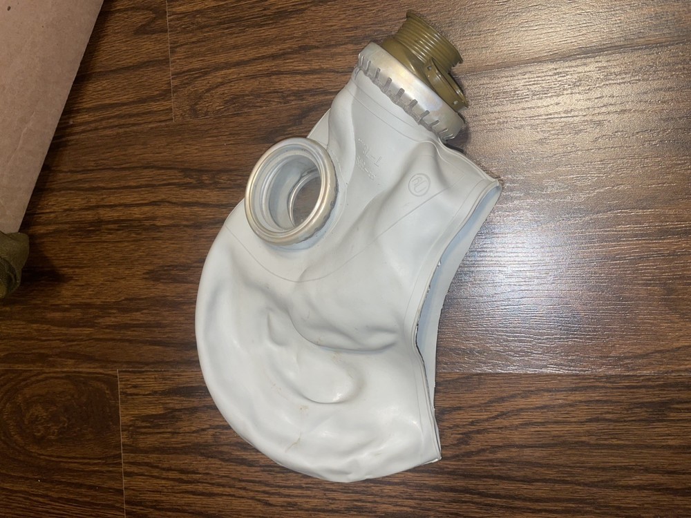 ORIGINAL SOVIET GP-5 GAS MASK WITH MATCHING BAG