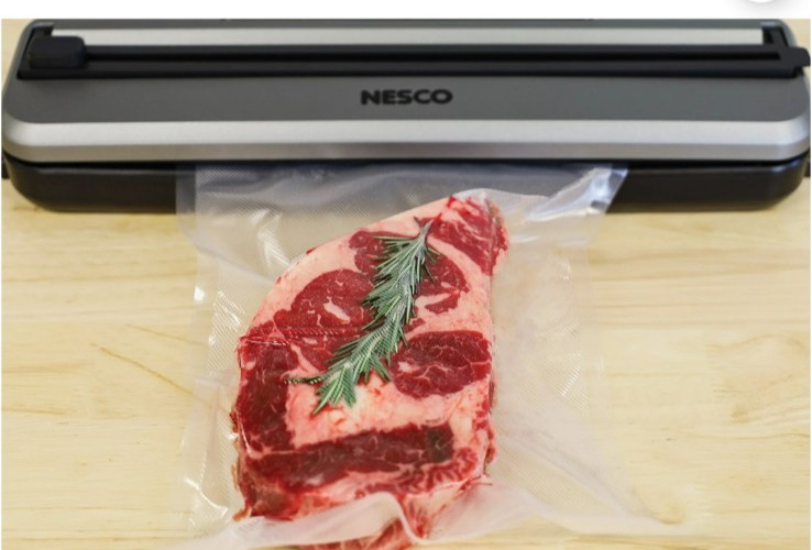 Nesco Space-Saving Vacuum Sealer Machine, Automatic One-Touch Food Sealer...