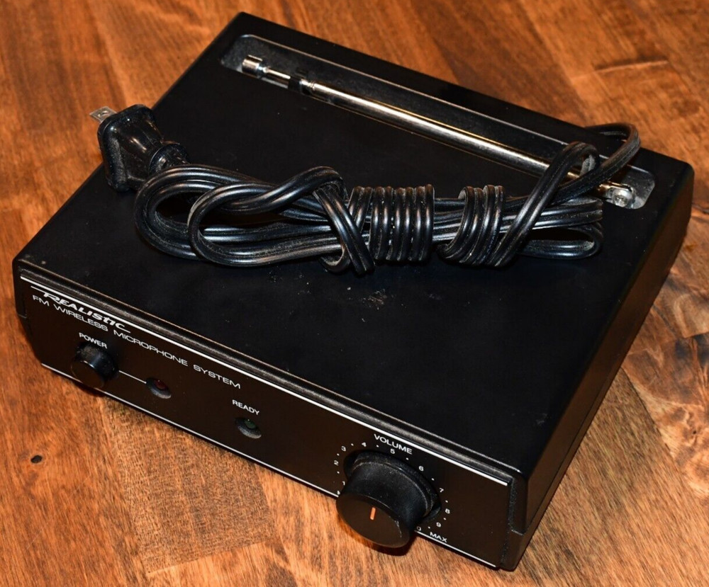 Realistic FM Wireless Microphone System 32-1221R Box - (1)