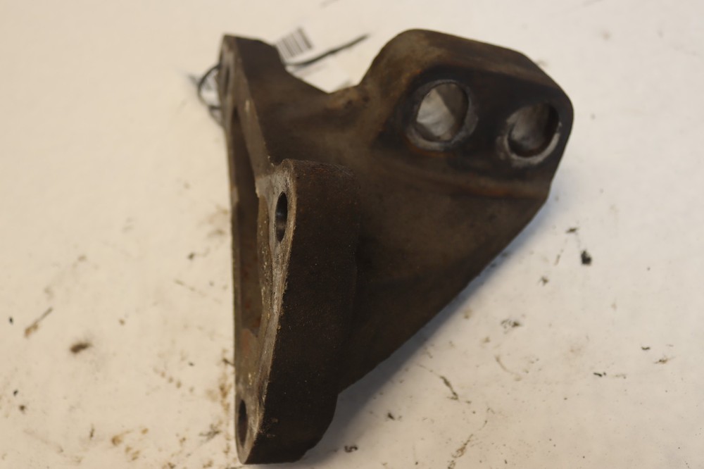 2008-2017 FREIGHTLINER CASCADIA 125 DD15 REAR RIGHT ENGINE MOUNT BRACKET OEM