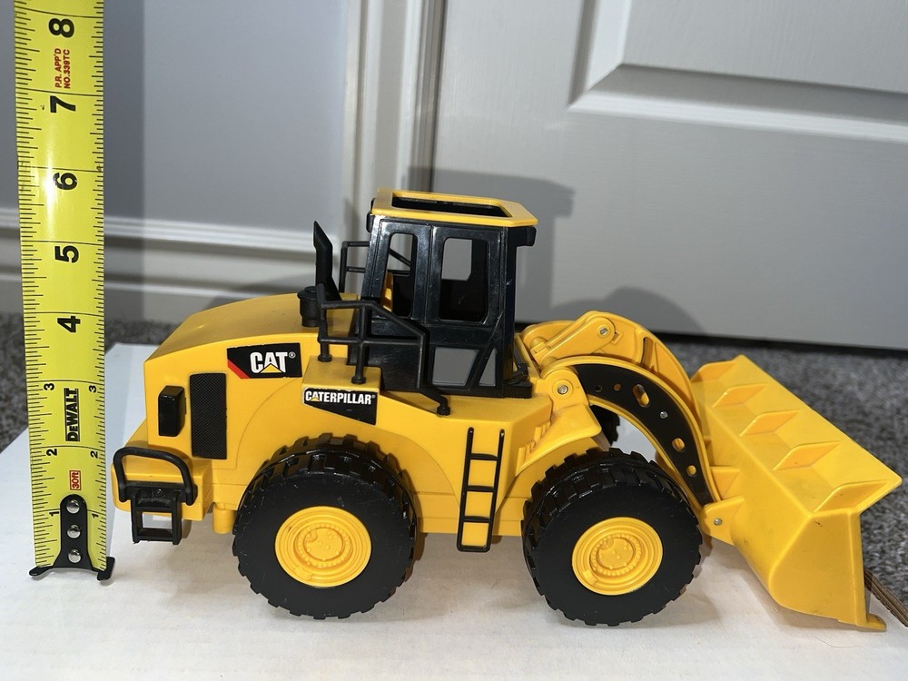 Toy State Industrial CAT Caterpillar Construction Front Loader Toy