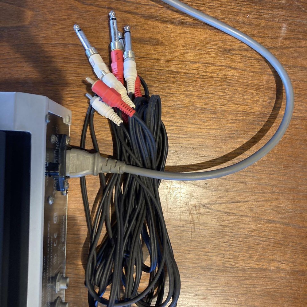 AKAI MPC2000XL Drum Machine Sampler Sampling Sequencer Working Confirmed