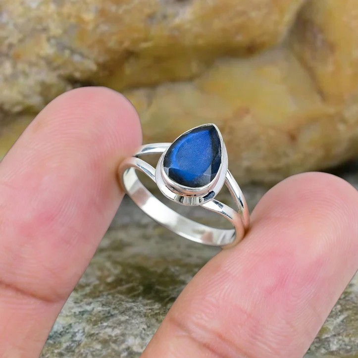 Solid 925 Sterling Silver Natural Blue Flash Labradorite Pear Gemstone Band Ring