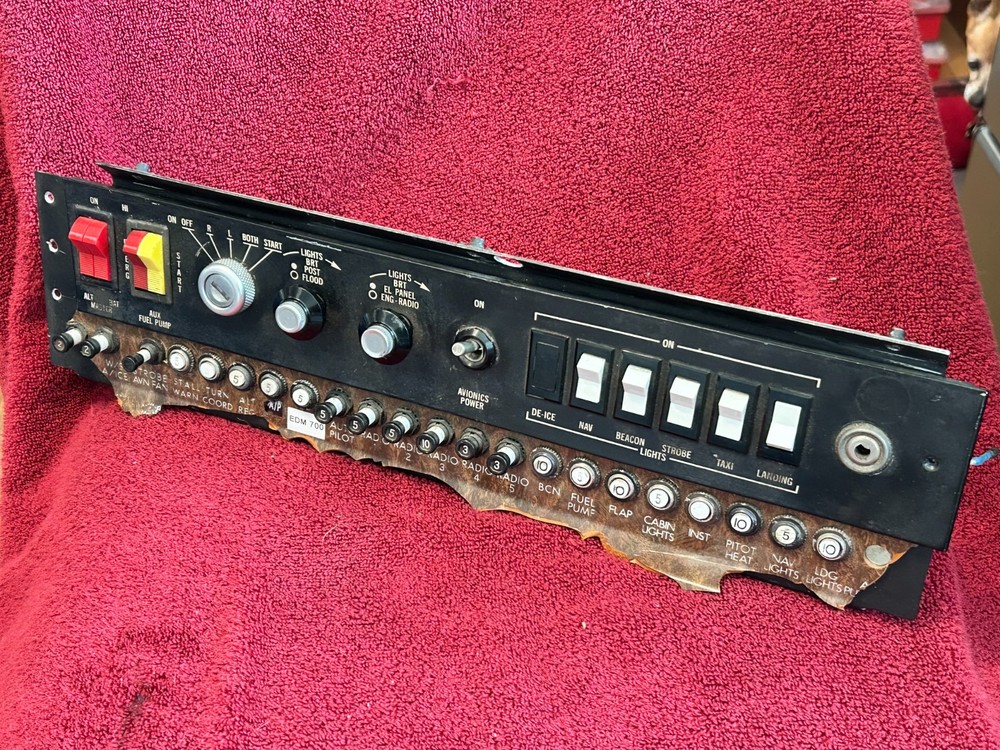 CIRCUIT BREAKER SWITCH PANEL WITH IGNITION SWITCH ROCKER SWITCHES TOGGLE