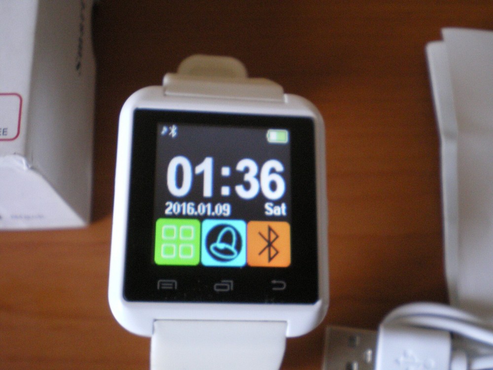 Unbranded Bluetooth Smart Watch  * White Wristwatch  Original Box + Instructions