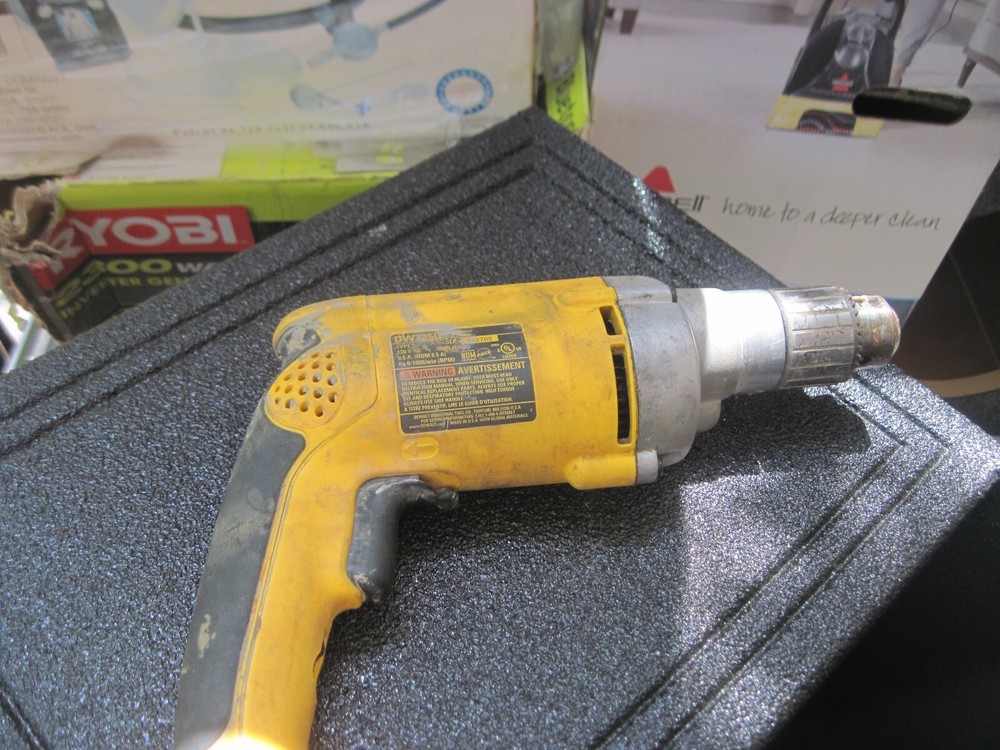 DEWALT VSR DRILL MODEL: DW235G